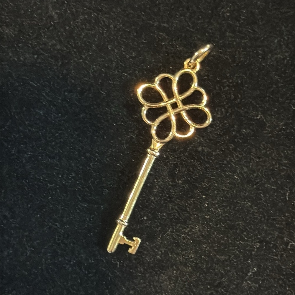 Tiffany & Co 18K Knot Key Pendant 3.06g T.W Rose Gold L-1.75"x W-.75 Celtic Knot - Picture 5 of 10